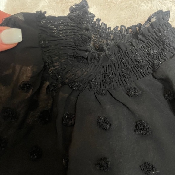 Cute top 🖤 - Picture 3 of 4